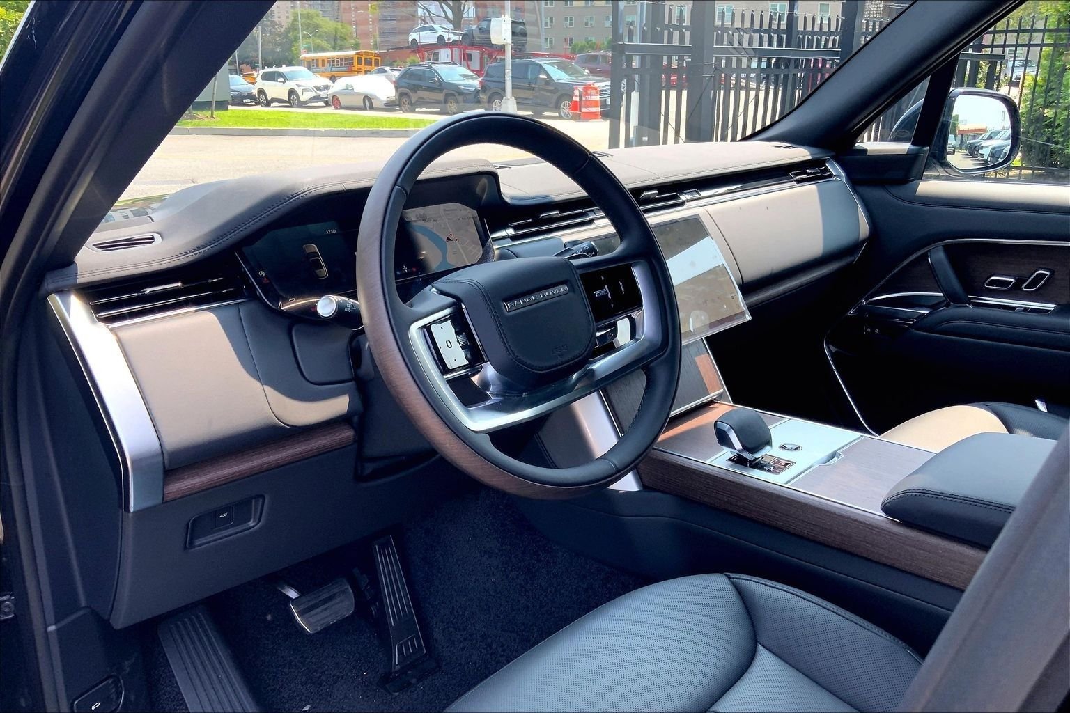 New 2026 Santorini Black Land Rover SE image 8