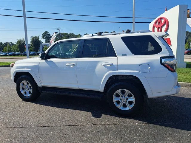 Used 2018 White Toyota SR5 Premium image 12