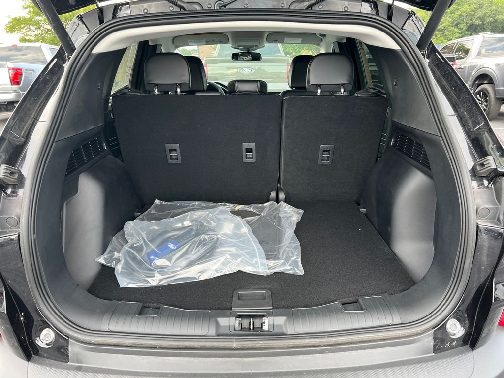New 2026 Black Ford Base image 21