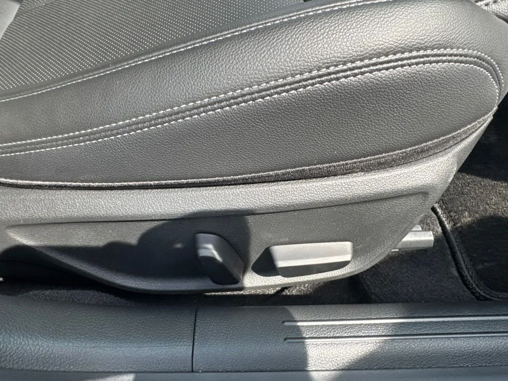 2025 GENESIS G70 Standard - Photo 37