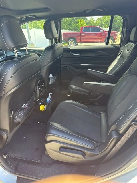 Used 2024 Silver Jeep Altitude image 4