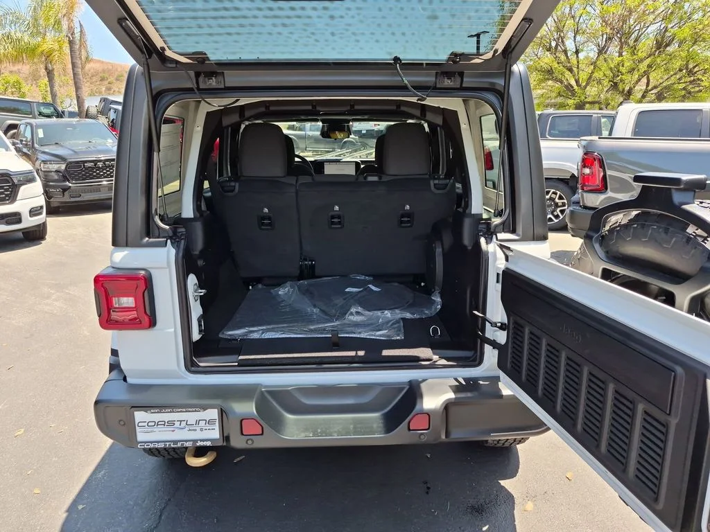 New 2026 Bright White Clear-Coat Exterior Paint Jeep 85th Anniversary Edition image 22