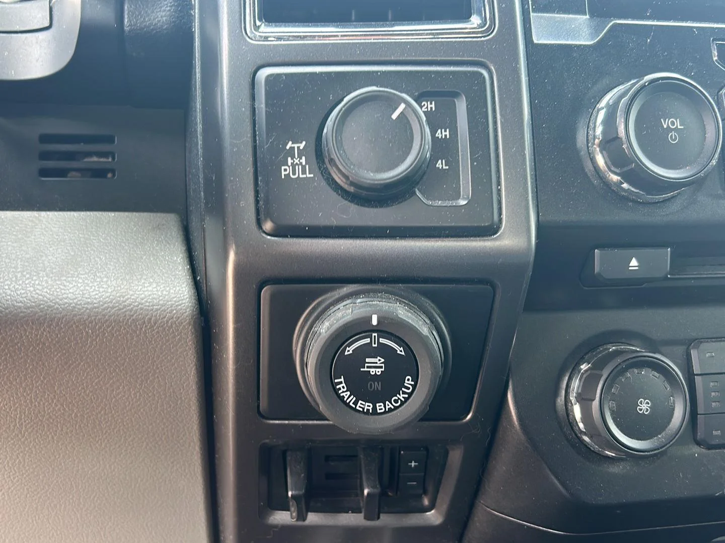 Used 2017 Blue Jeans Ford XLT image 15