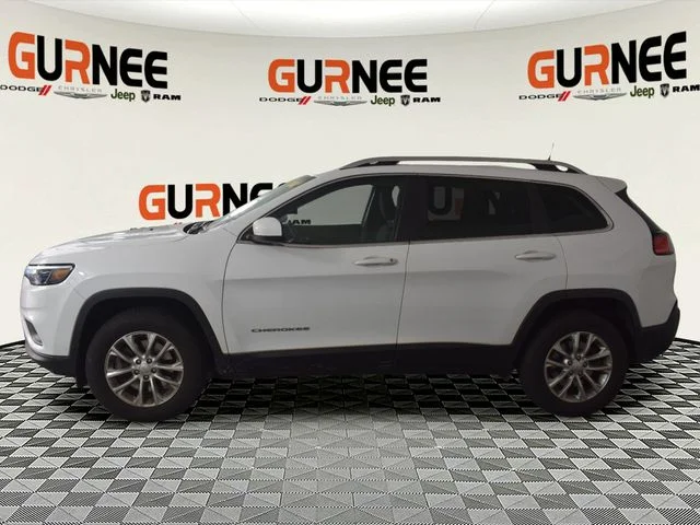 Used 2019 White Jeep Latitude image 4