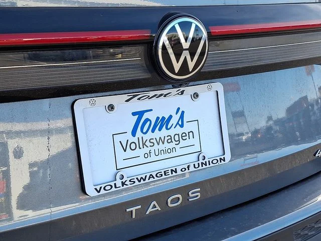 Certified Used 2025 Gray Volkswagen 1.5T S image 29