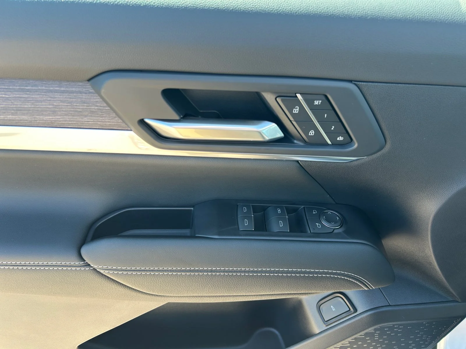 New 2027 Glacier White Tricoat GMC AWD Denali image 17