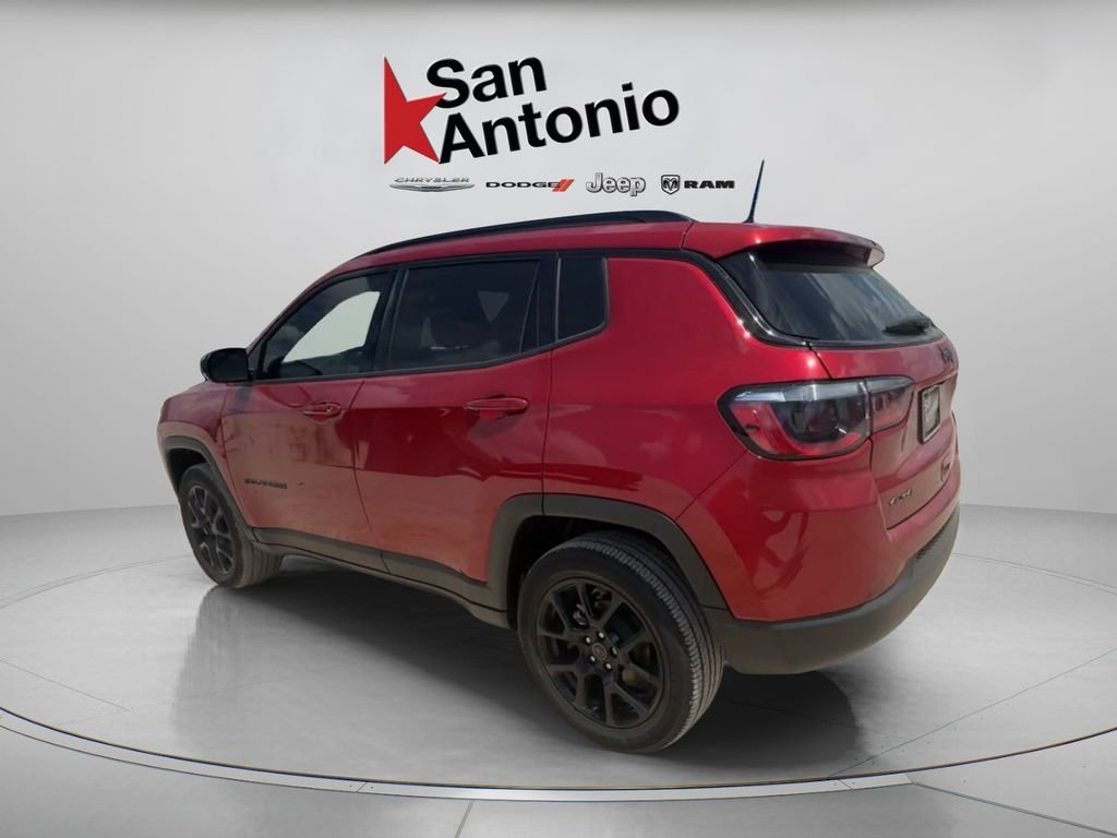 New 2026 Red Hot Pearl-Coat Exterior Paint Jeep Latitude image 10