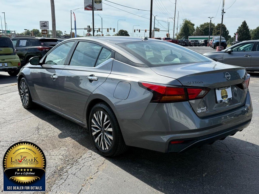 Used 2025 Gun Metallic Nissan SV FWD image 7