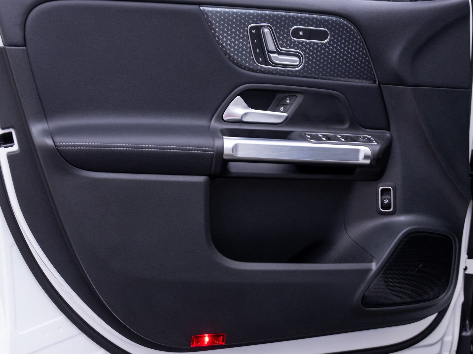 New 2026 Polar White Mercedes-Benz GLB 250 image 14