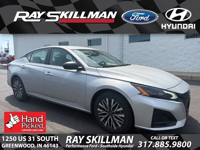Used 2024 Silver Nissan 2.5 SV image 1