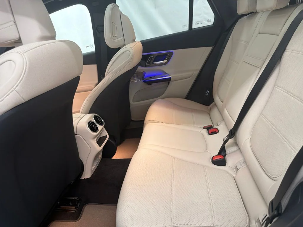 New 2027 White Mercedes-Benz GLC 300 image 19
