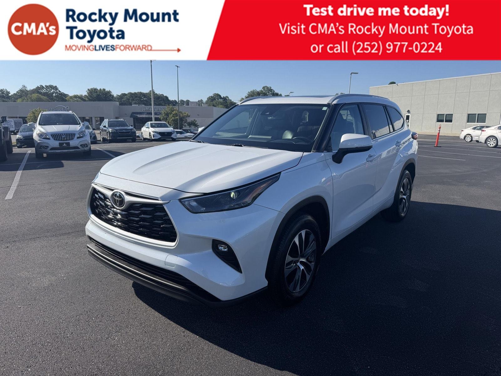 Used 2023 Wind Chill Pearl Toyota XLE image 1