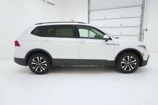 Used 2022 WHITE Volkswagen S image 4