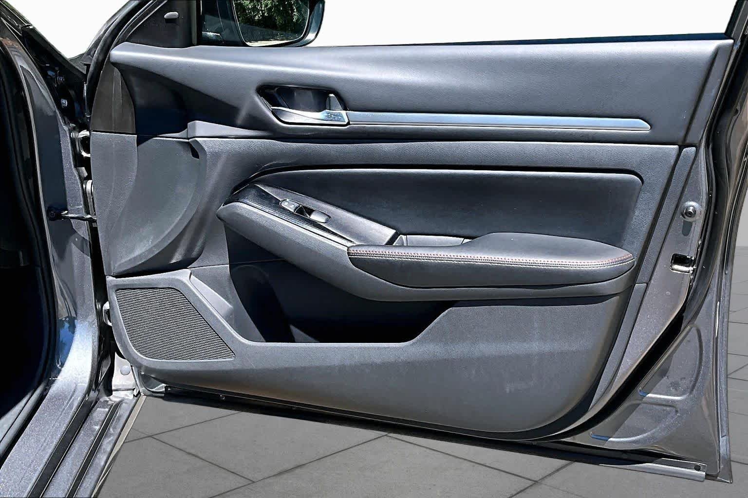 Used 2024 Gun Metallic Nissan 2.5 SR image 23