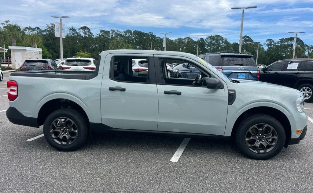 Used 2024 Green Ford XLT image 7