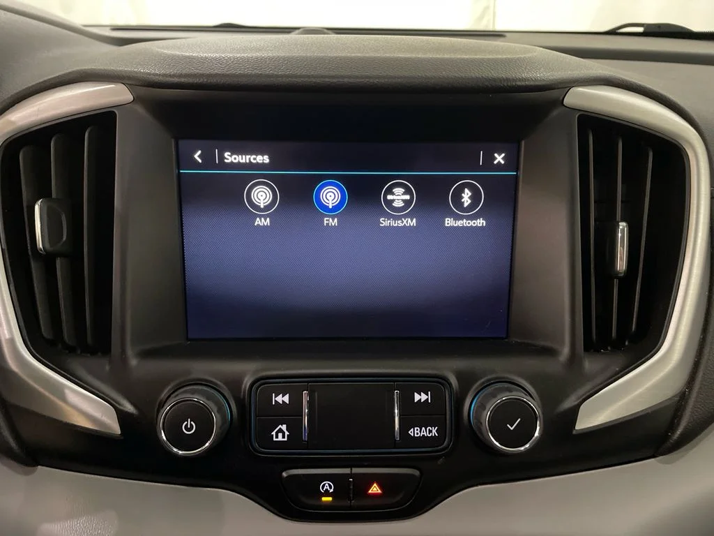 Used 2023 Sterling Metallic GMC SLT image 19