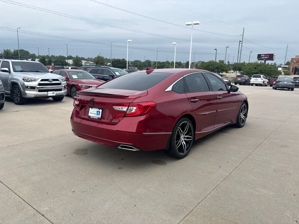 Used 2022 Red Honda Touring 2.0T image 5