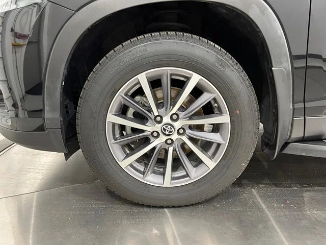 Used 2019 Black Toyota XLE image 23
