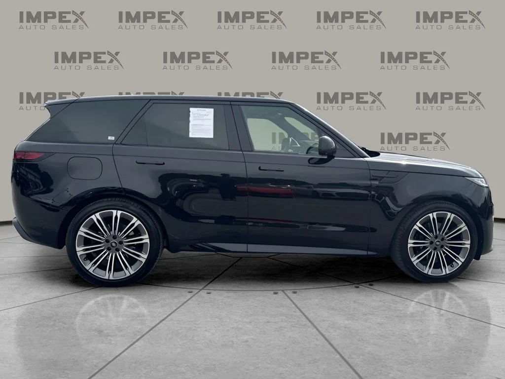 Used 2024 Black Land Rover Dynamic SE image 6