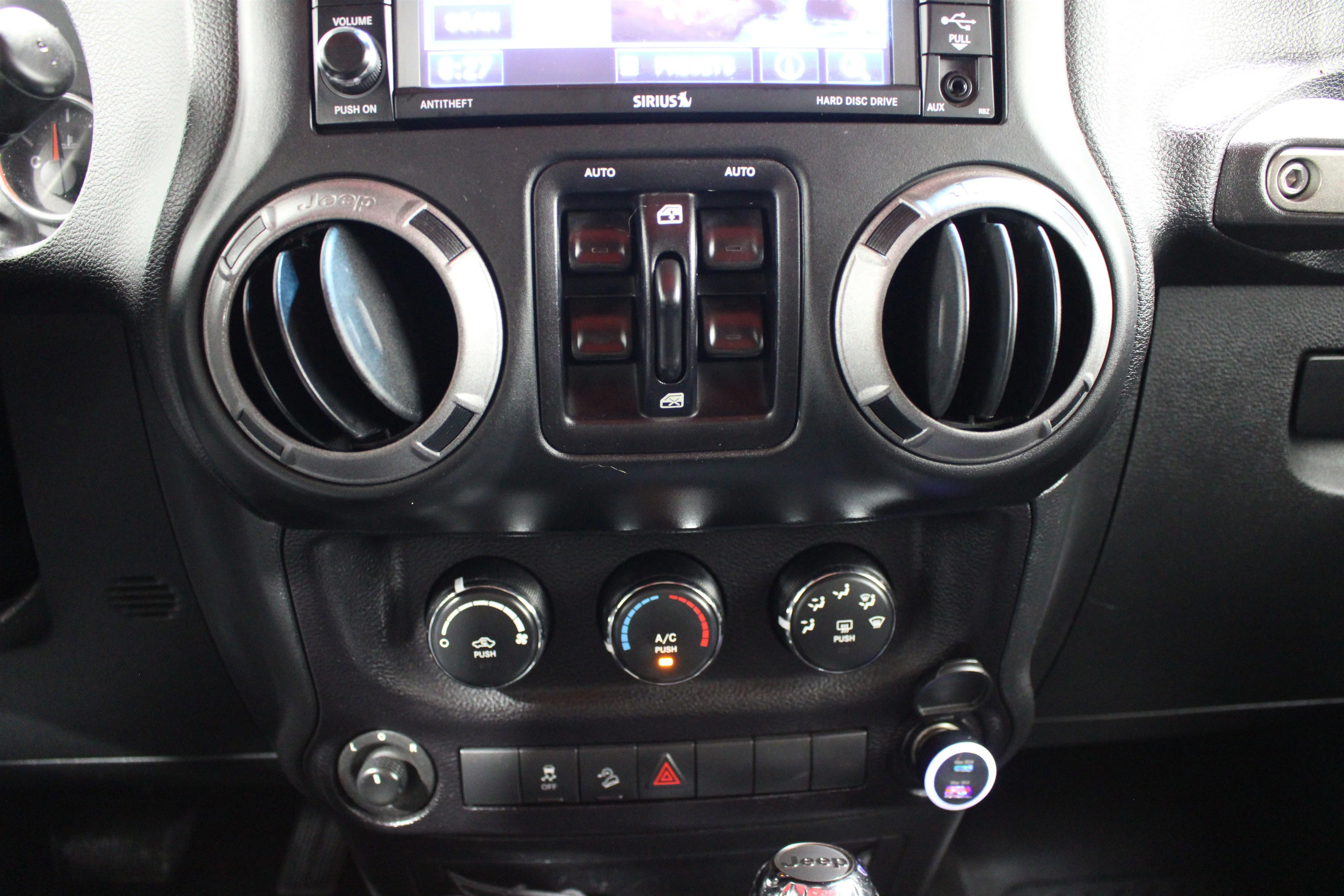 Used 2016 Bright White Clearcoat Jeep Sport image 14