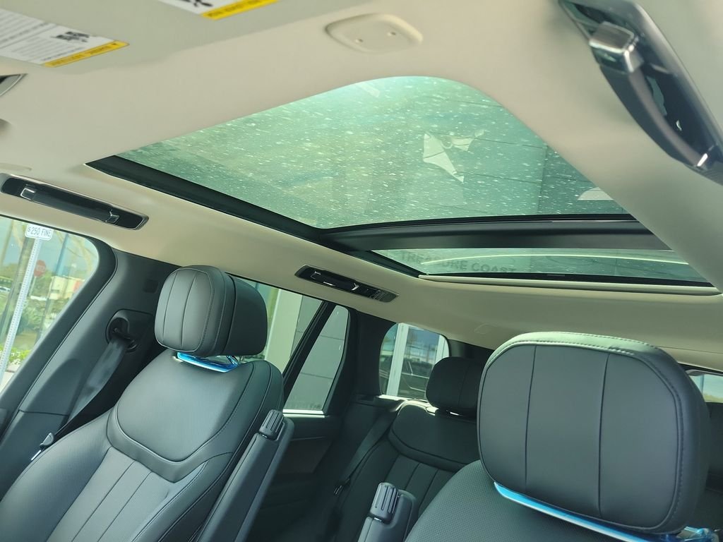 New 2026 Carpathian Grey Land Rover SE image 28