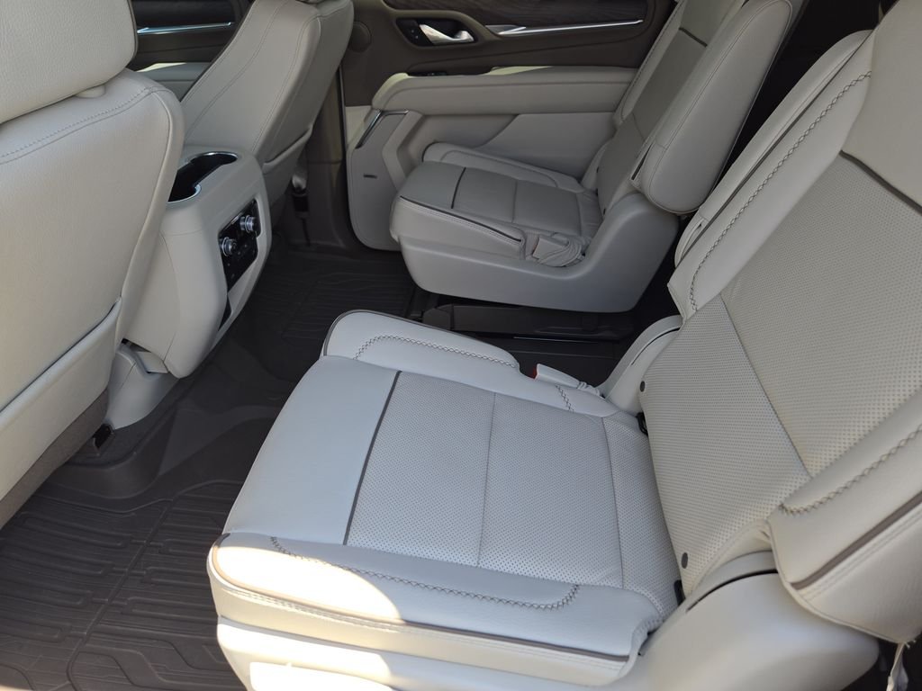 Used 2024 White GMC Denali image 31