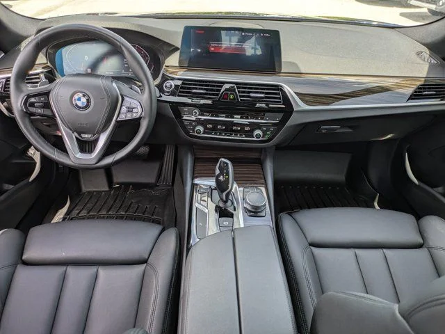Used 2020 Blue Metallic BMW 530i xDrive image 15