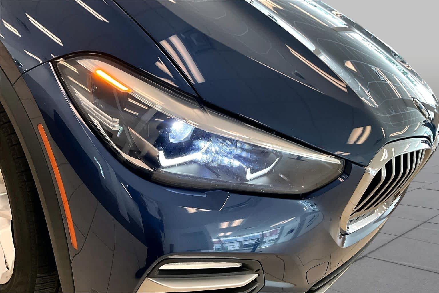 Used 2019 Phytonic Blue Metallic BMW xDrive40i image 27