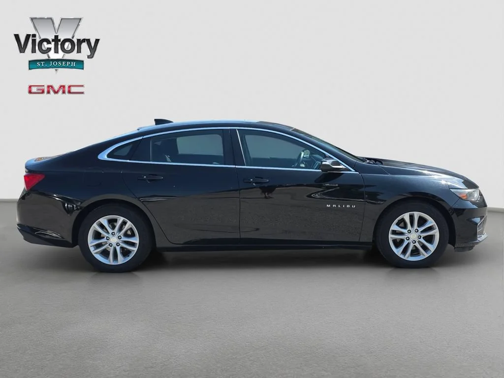 Used 2018 MOSAIC BLACK METALLIC Chevrolet LT image 18