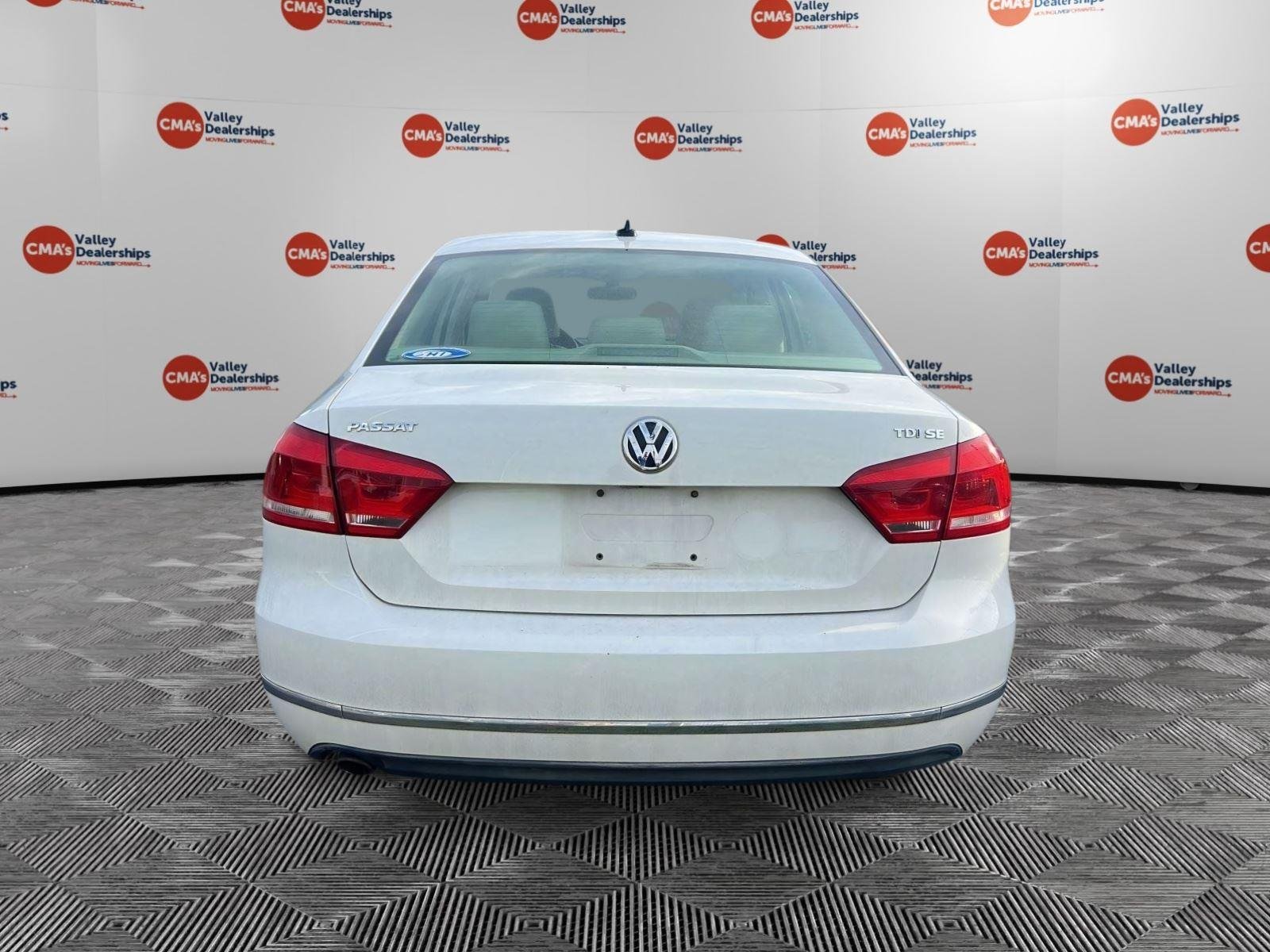 Used 2013 Candy White Volkswagen TDI SE w/Sunroof & Nav image 4