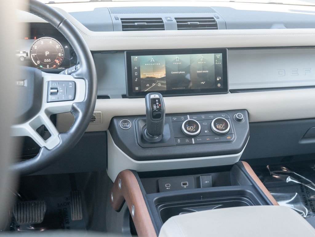 Used 2024 Green Land Rover X-Dynamic SE image 20