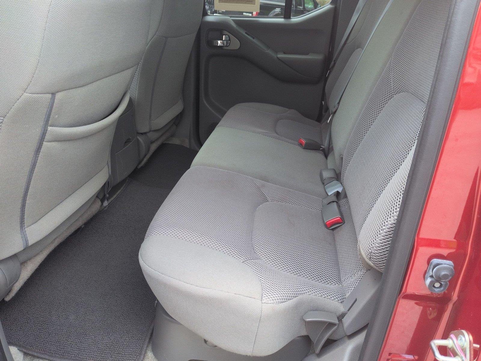 Used 2018 Lava Red Nissan SV V6 image 31