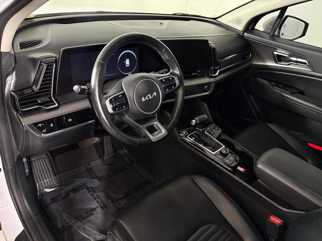 Used 2023 White Kia SX-Prestige image 17