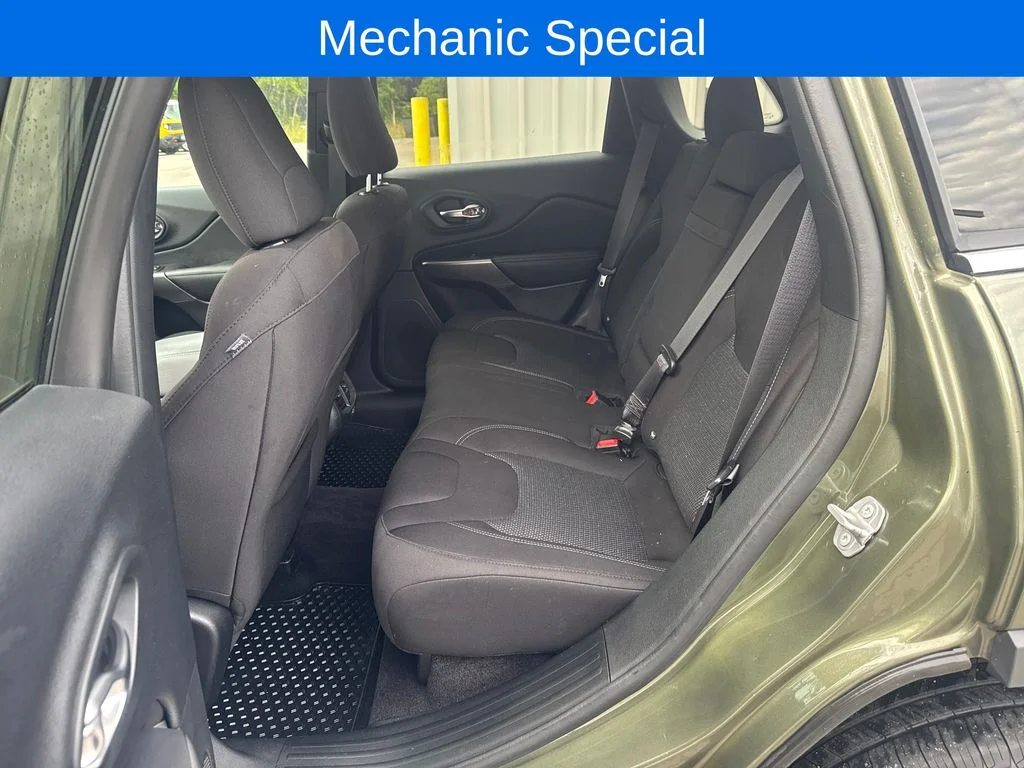 Used 2019 Green Jeep Latitude image 26