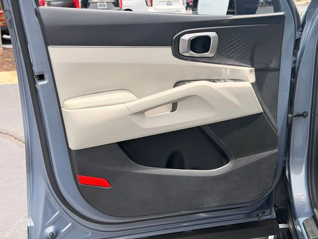 Used 2022 Silver Kia S image 27