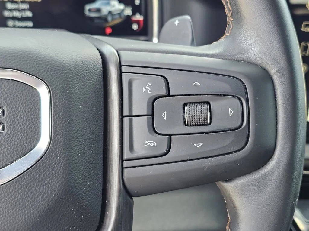 Used 2025 Sterling Metallic GMC AT4 image 22
