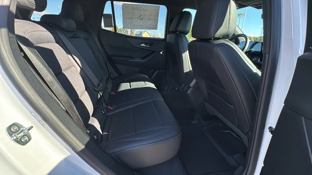 New 2027 Summit White Chevrolet LT image 16