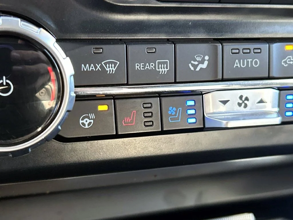Used 2023 Gray Metallic Ford Lariat image 32