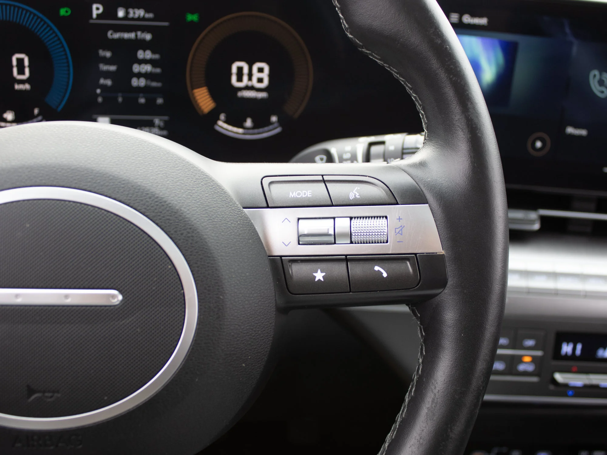 Used 2025 White Hyundai Preferred* AWD, Heated Seats & Wheel, Sunroof, Remote Start image 19