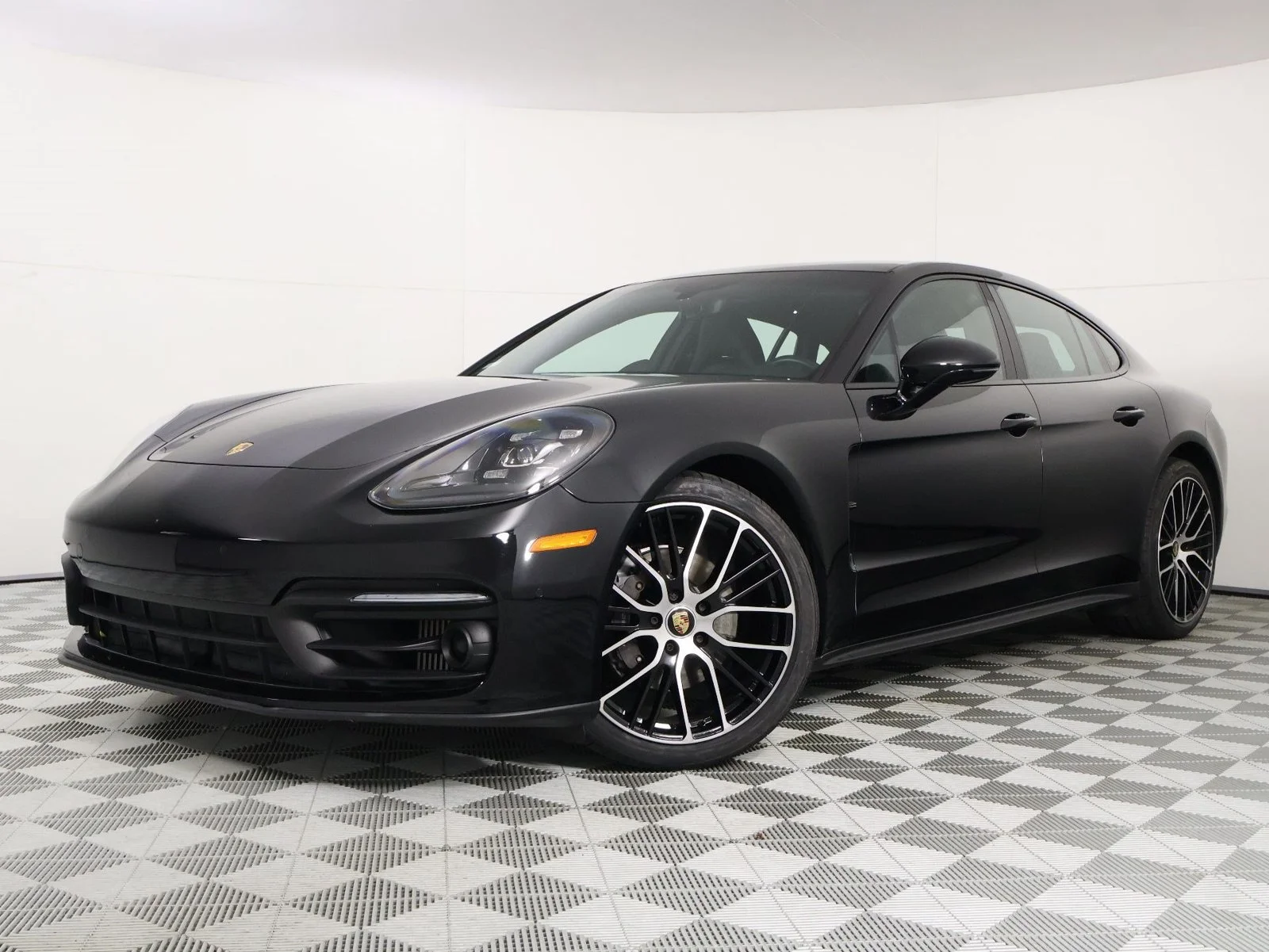 2023 Porsche Panamera Base