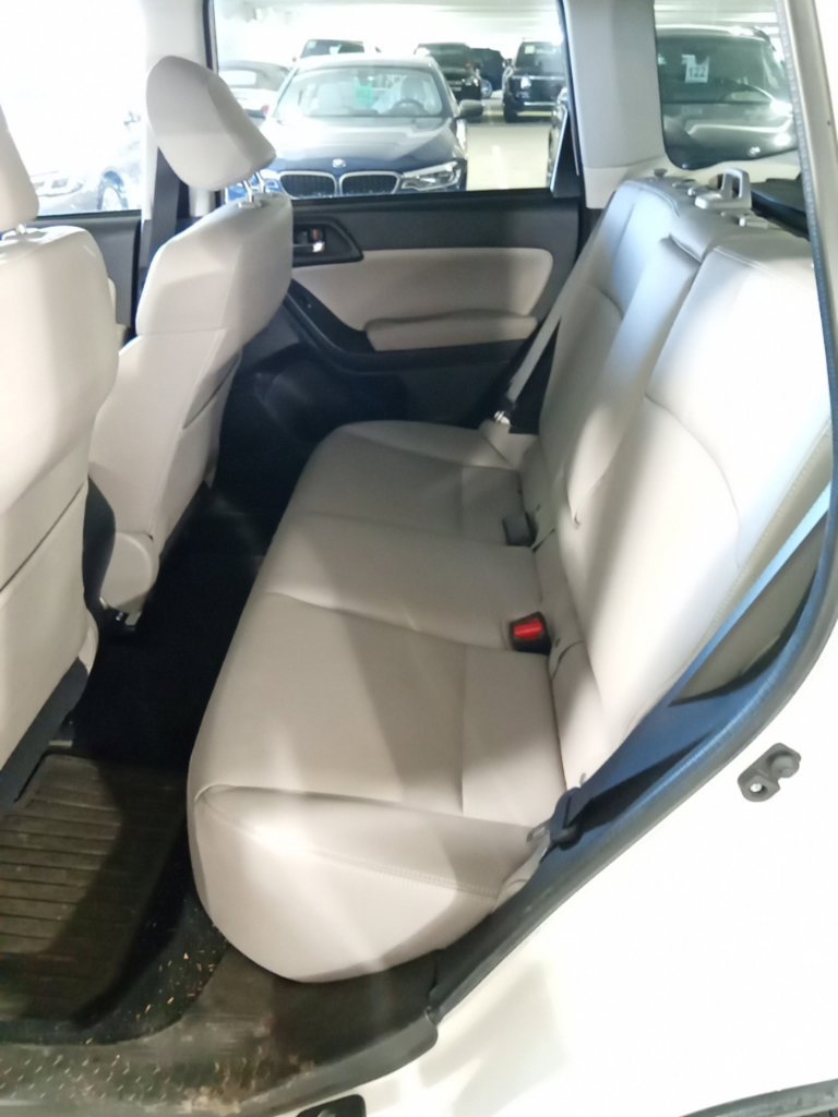 Used 2015 Satin White Pearl Subaru 2.5i Limited image 10