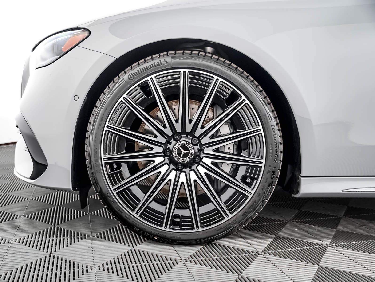 New 2027 MANUFAKTUR Alpine Grey Mercedes-Benz E 450 image 6