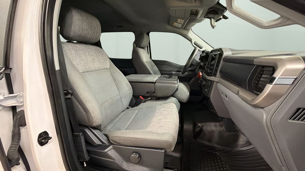 Used 2021 White Ford XLT image 9