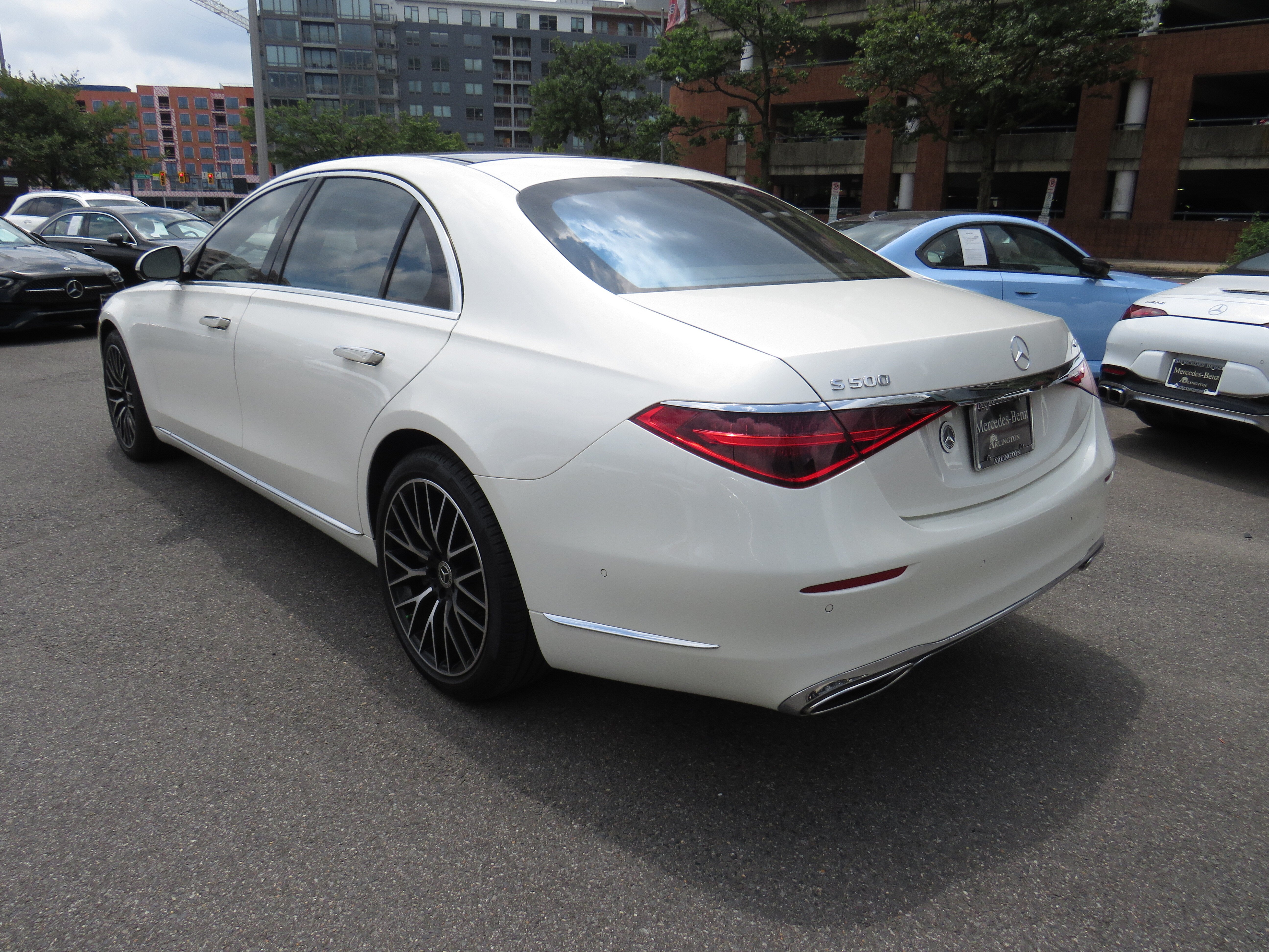 Certified Used 2023 MANUFAKTUR Diamond White Metallic Mercedes-Benz S 500 4MATIC® image 2