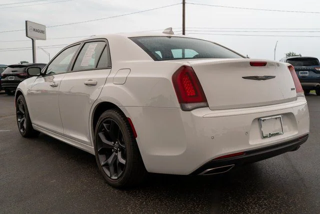 Used 2023 White Chrysler Touring image 8