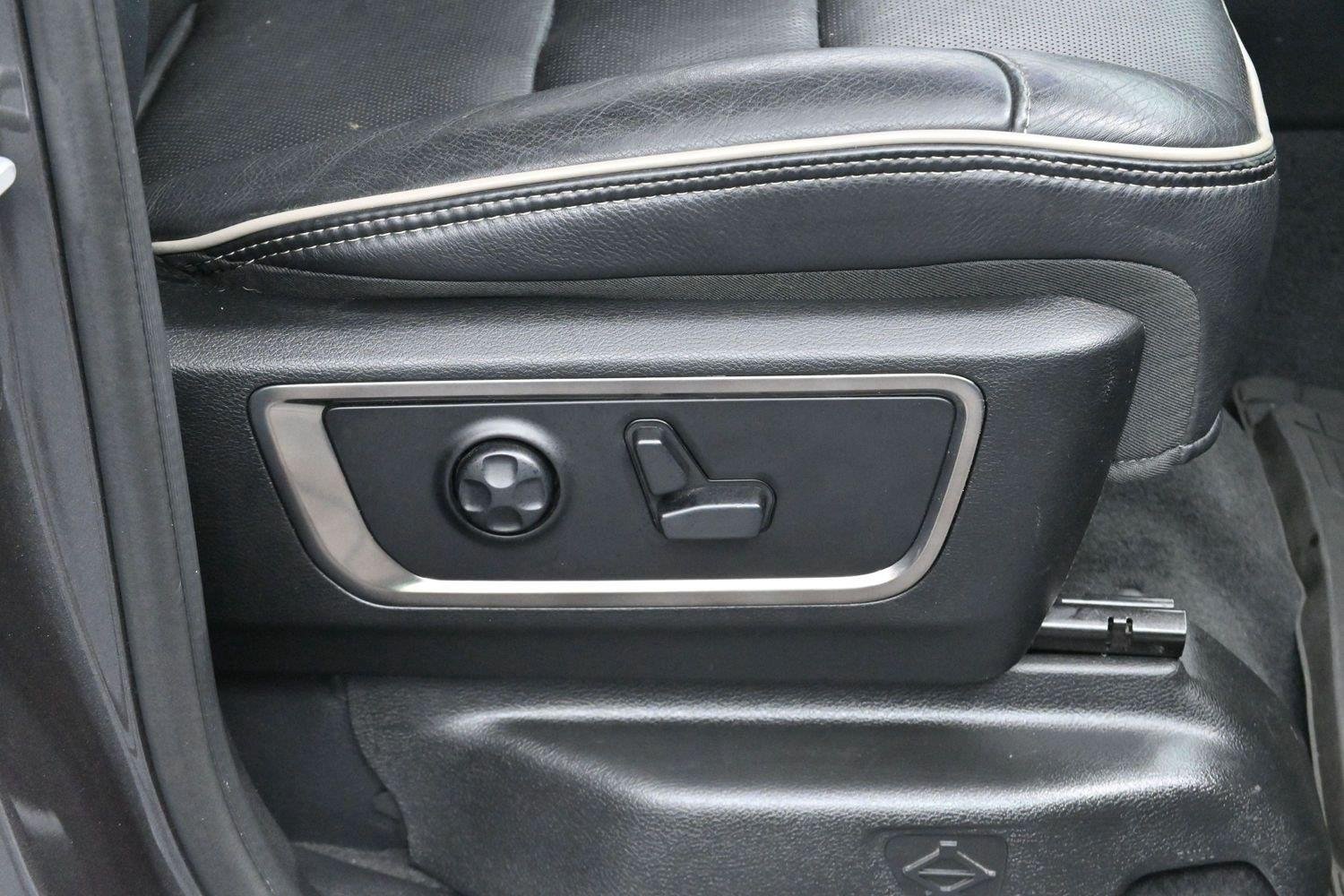 Used 2019 Granite Crystal Metallic Clearcoat Ram Limited image 34