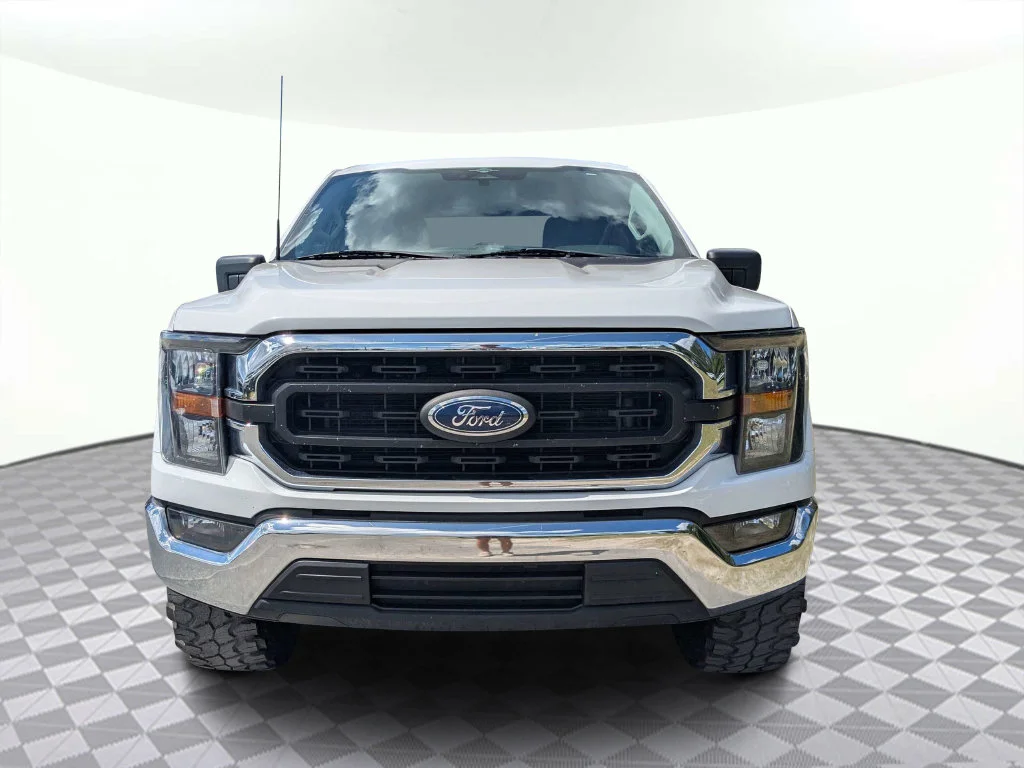 Used 2023 Oxford White Ford XLT image 9