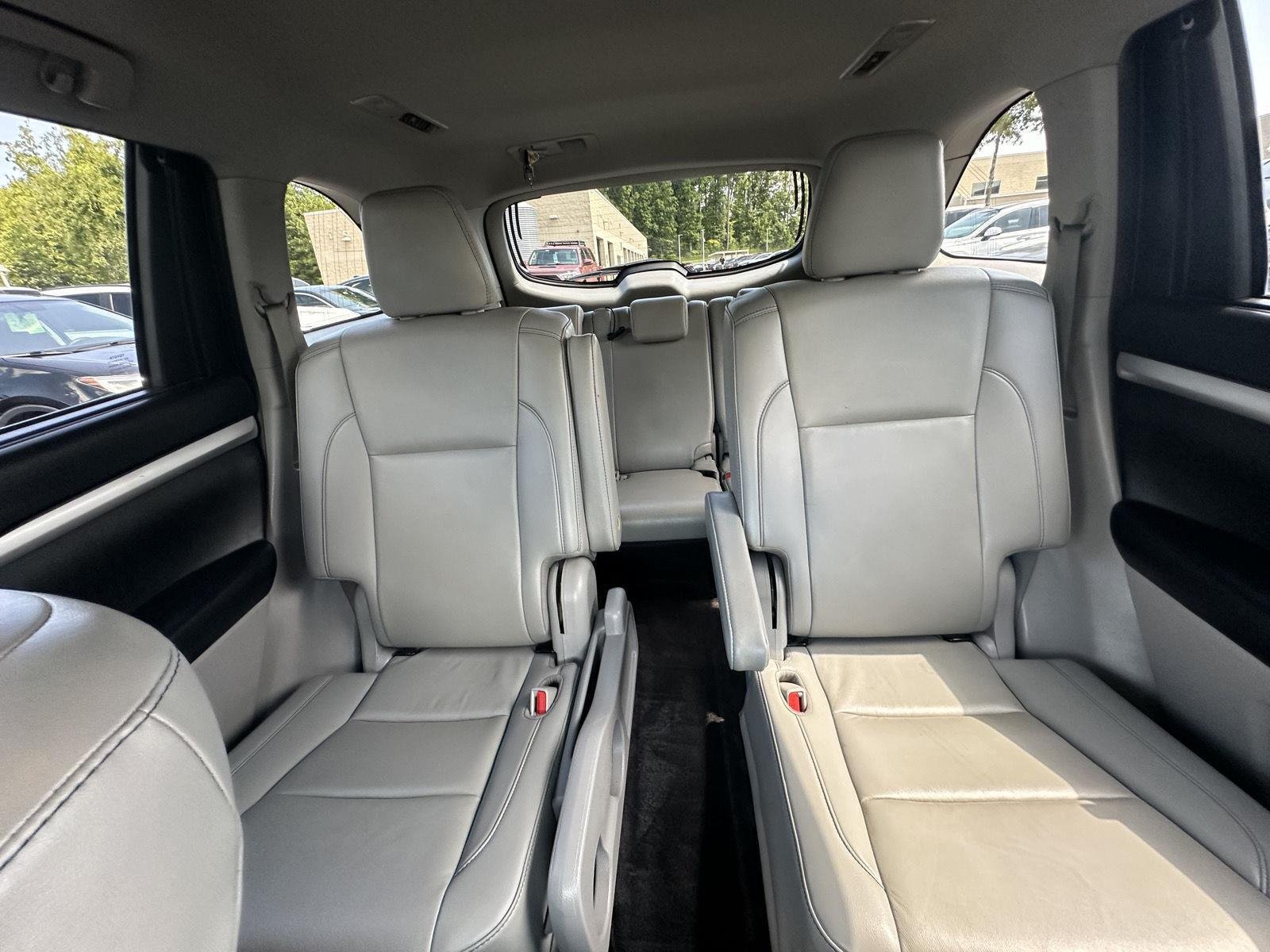 Used 2019 Predawn Gray Mica Toyota XLE image 12