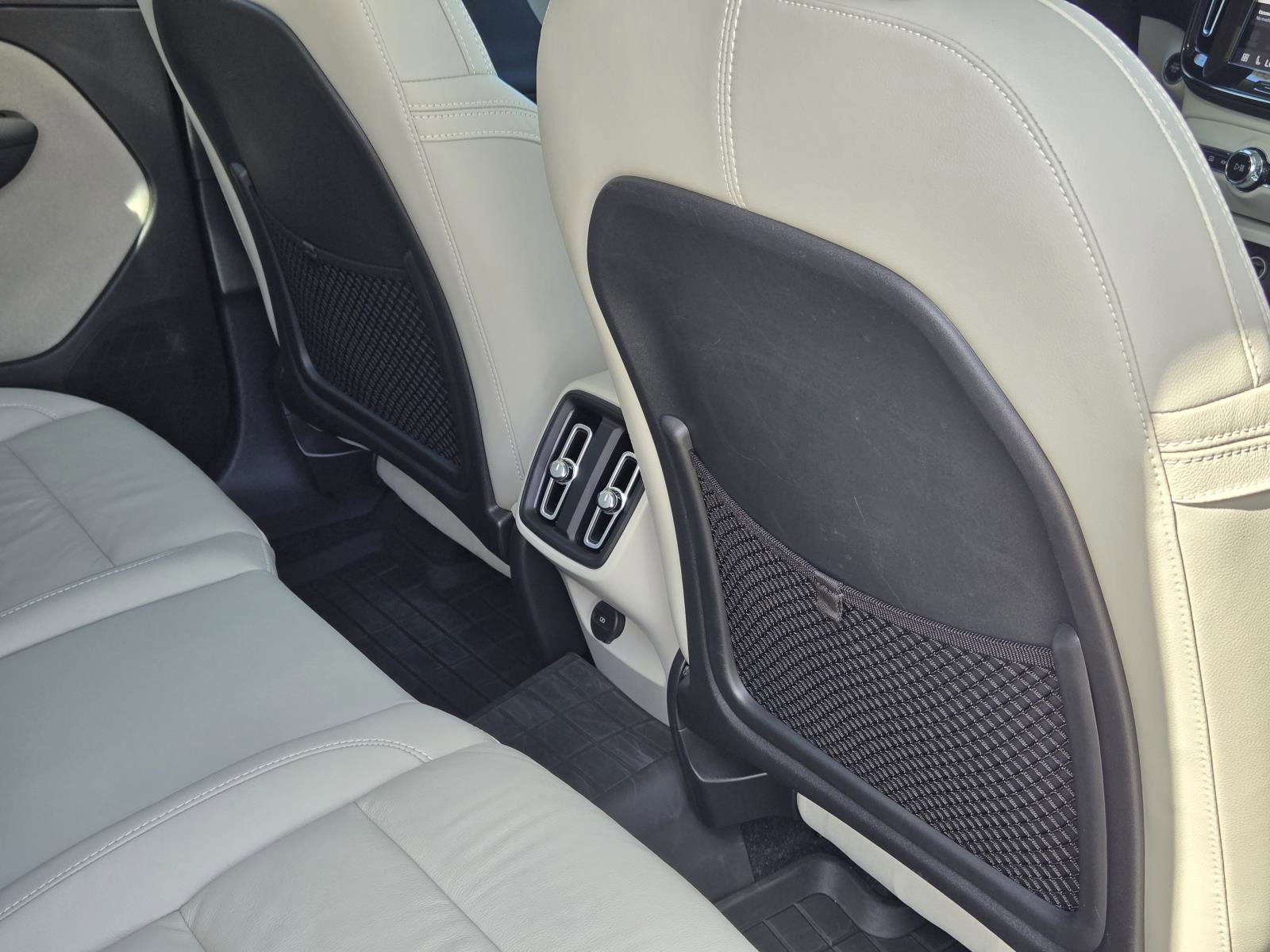 Used 2023 Crystal White Volvo Ultimate Bright Theme image 39