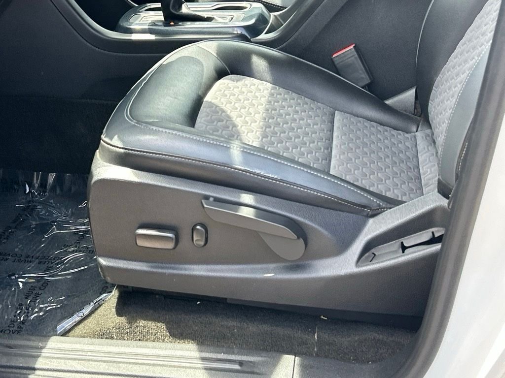 Used 2018 White Chevrolet Z71 image 16